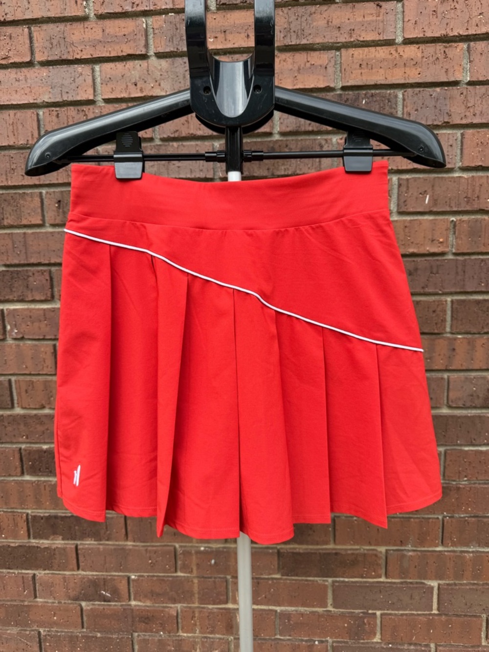 Johnnie O Anika Performance Skirt Womens Size Small Red Pleated Athletic Skort